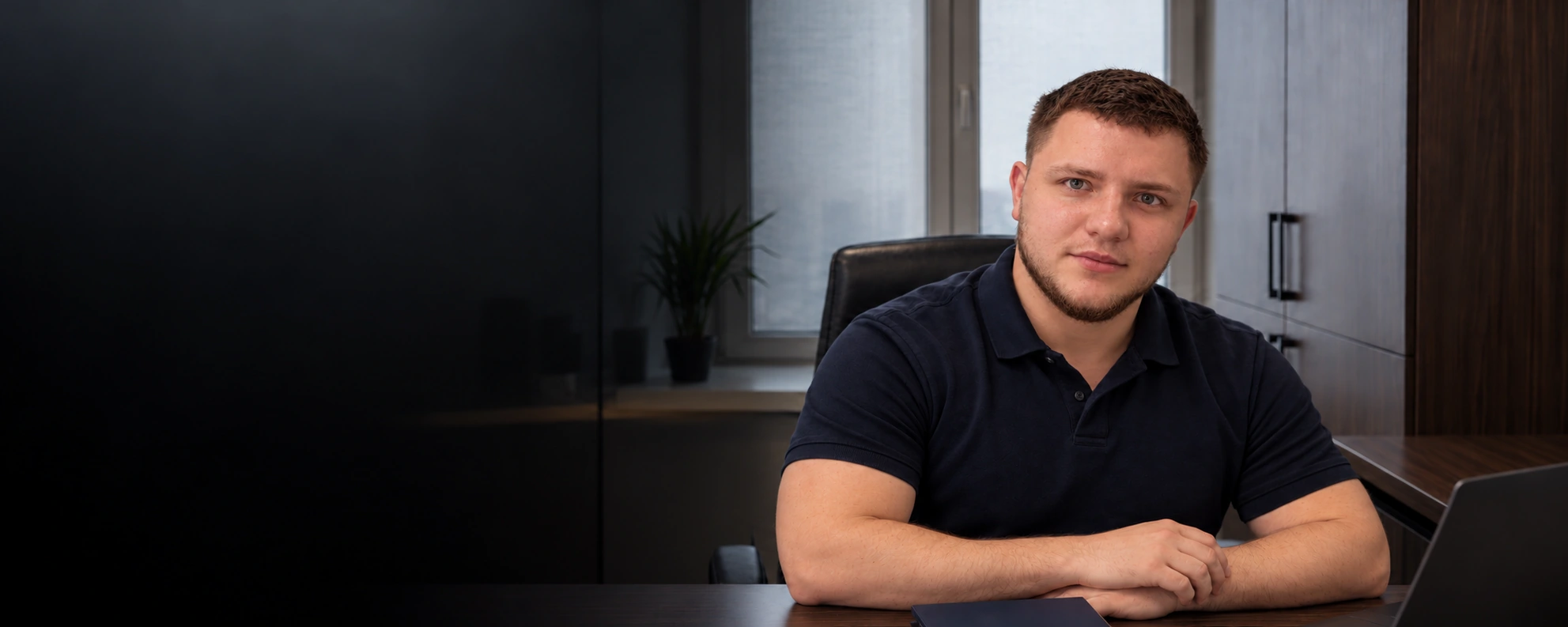 Роман Маврин, руководитель Интер-Двери, в офисе